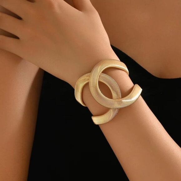 Open Cuff Hinged Bracelet - Picture 10 of 11